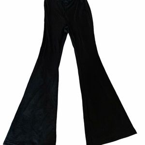 Flare black pants ribbed